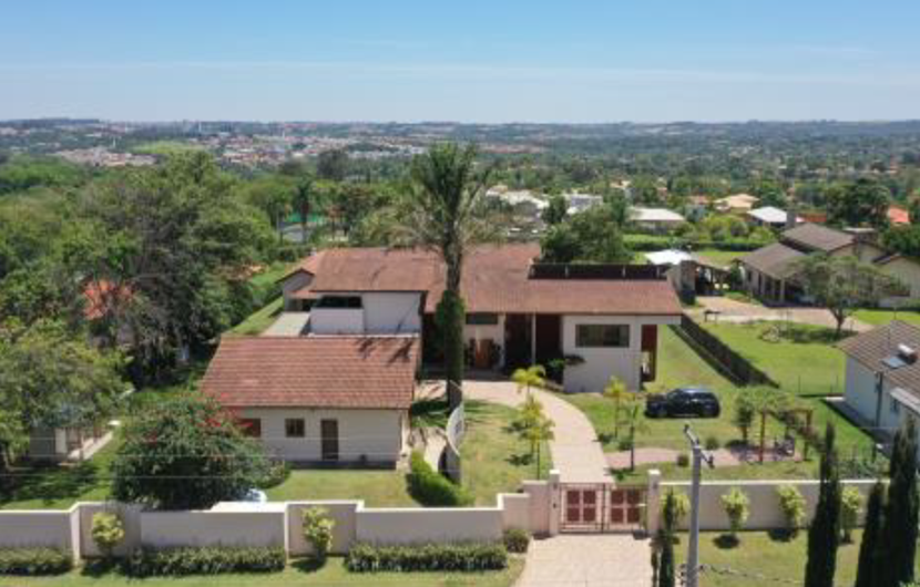 SOBRADO DE 964 M² SOBRE TERRENO COM 5.000 M² NO CONDOMÍNIO COLINAS DO MOSTEIRO EM INDAIATUBA/SP