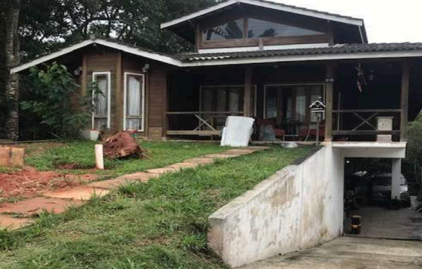 CASA COM ÁREA CONSTRUÍDA DE 355 M² NO CONDOMÍNIO ARUÃ ECO PARK LAGOS EM MOGI DAS CRUZES/SP