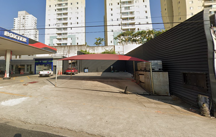 ESTACIONAMENTO E TERRENO COM ESTRUTURA DE POSTO DE COMBUSTÍVEL LOCALIZADOS NO BAIRRO DO TATUAPÉ/SP